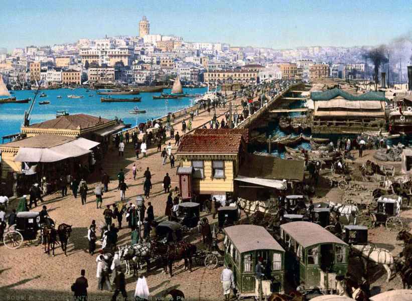 Galata Köprüsü için ilk girişim II. Beyazıt döneminde yapıldı. Sultan II.Beyazıd, Leonardo da Vinci