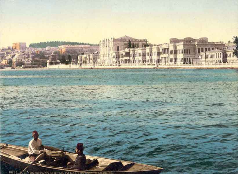 Sultan I. Abdülmecit tarafından yaptırılan Dolmabahçe Sarayı