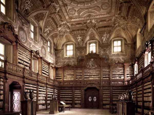 Napoli Biblioteca Statale Oratoriana del Monumento Nazionale dei Girolamini Kütüphanesi
