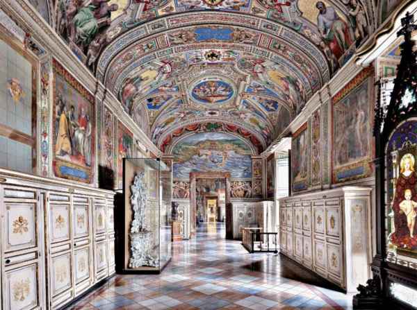 Vatikan Havari Kütüphanesi