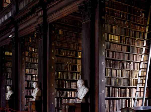 Dublin Trinity College Kütüphanesi