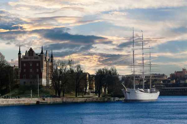Otel ve gençlik yurdu gemisi Chapman